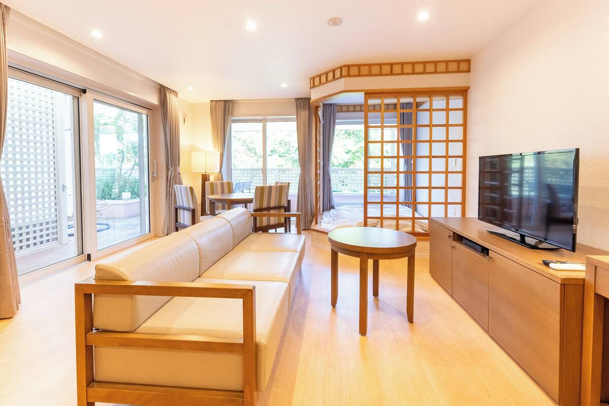 Suite, Non Smoking, Corner (Main Building, With jacuzzi)