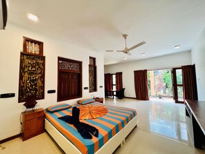 Deluxe Room | Minibar, in-room safe, individually decorated, desk - Gomez Place (Negombo)