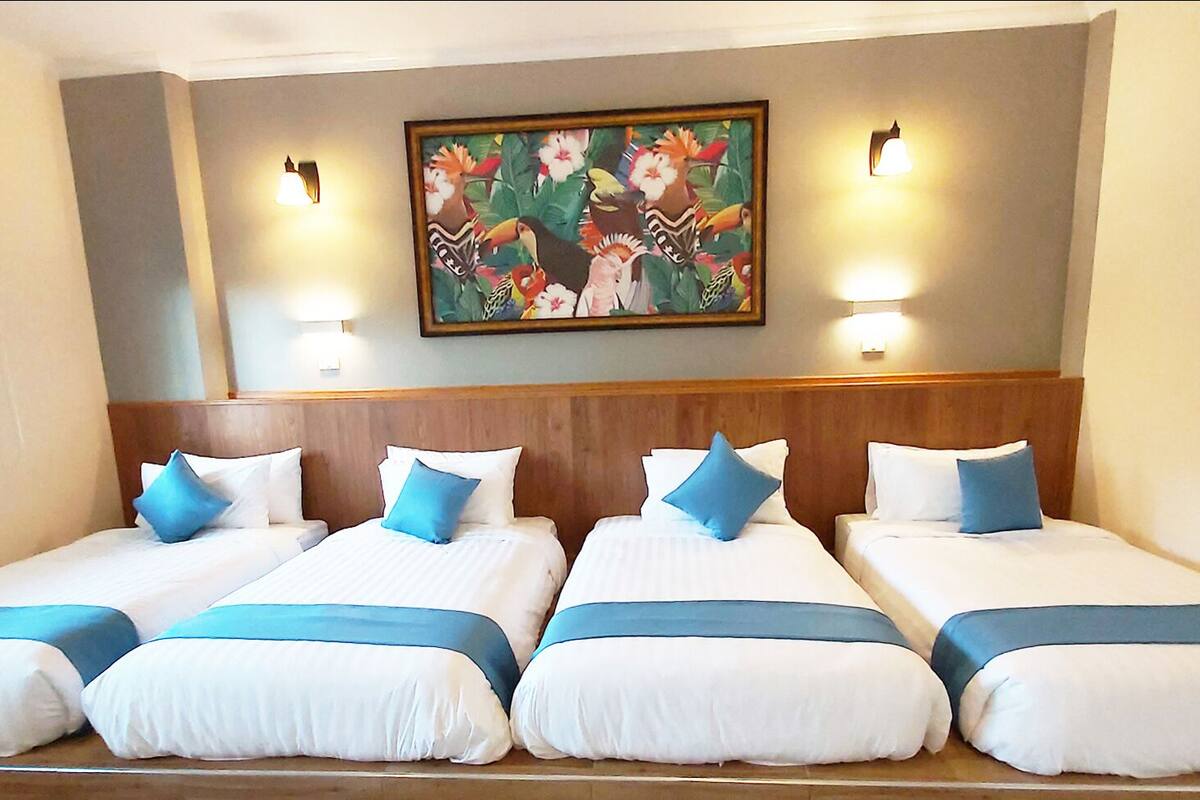 Minibar, escritorio, cortinas blackout y camas plegables/adicionales 