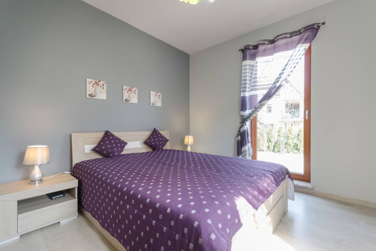 1 bedroom, individually decorated, individually furnished
