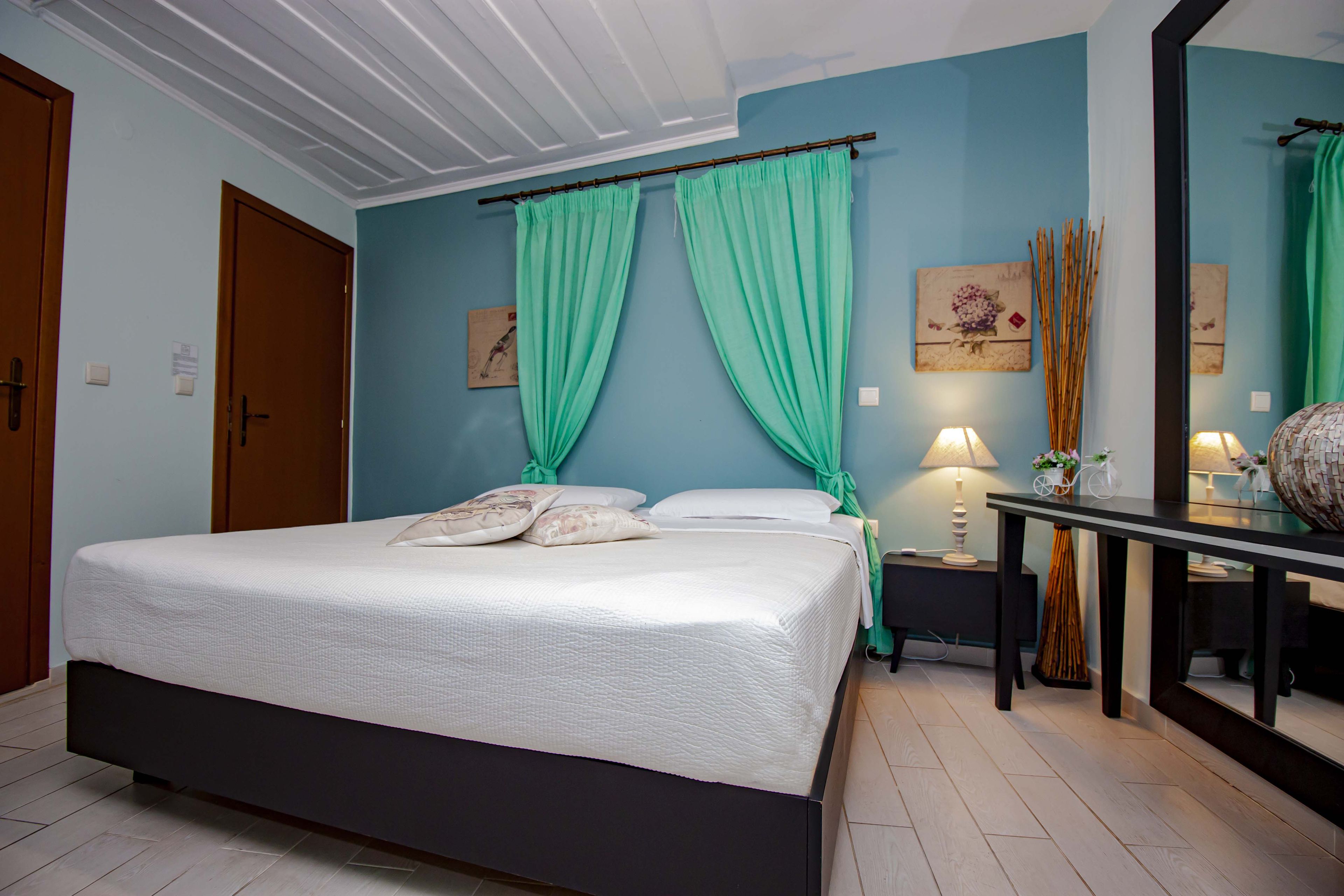 Standard Room | In-room safe, iron/ironing board, free WiFi, bed sheets