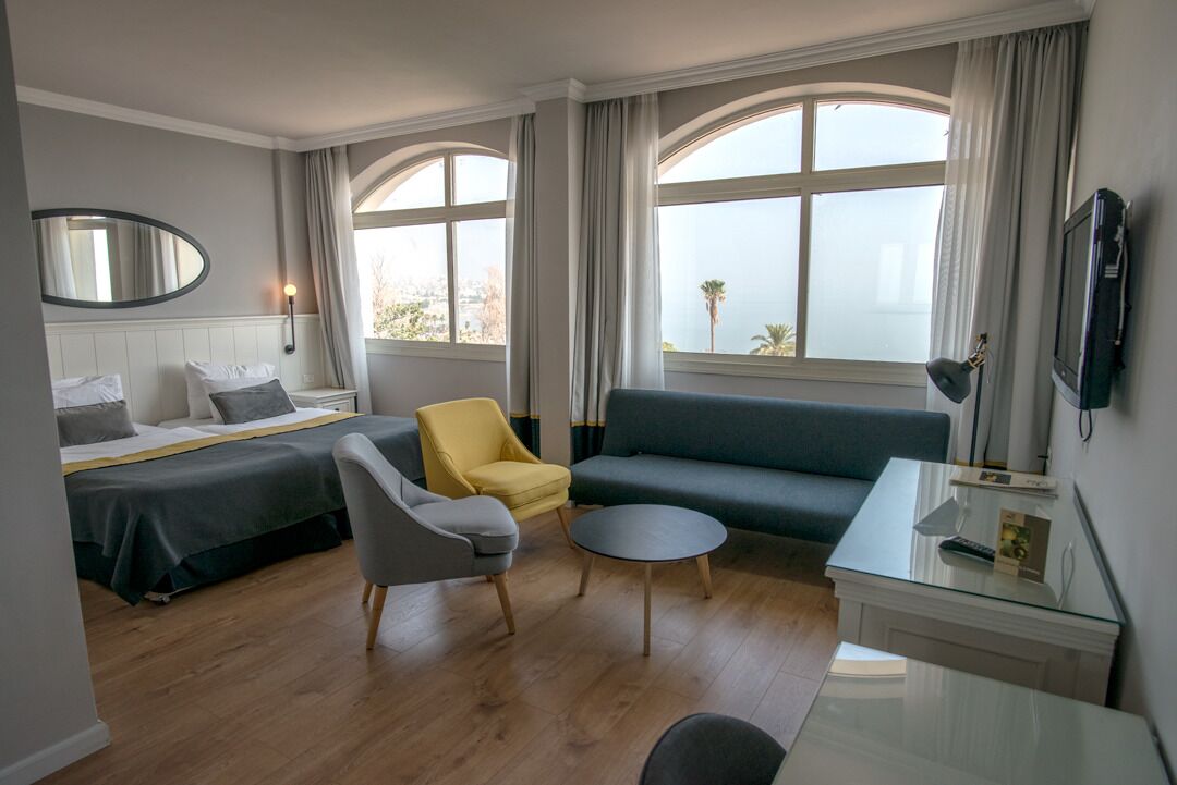 Photo - Royal Plaza Hotel