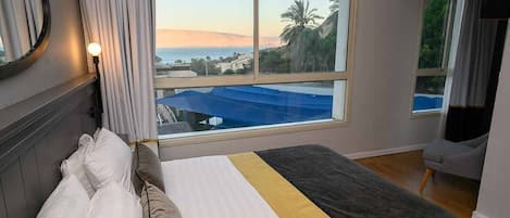 Premium Room | 1 bedroom, minibar, in-room safe, desk