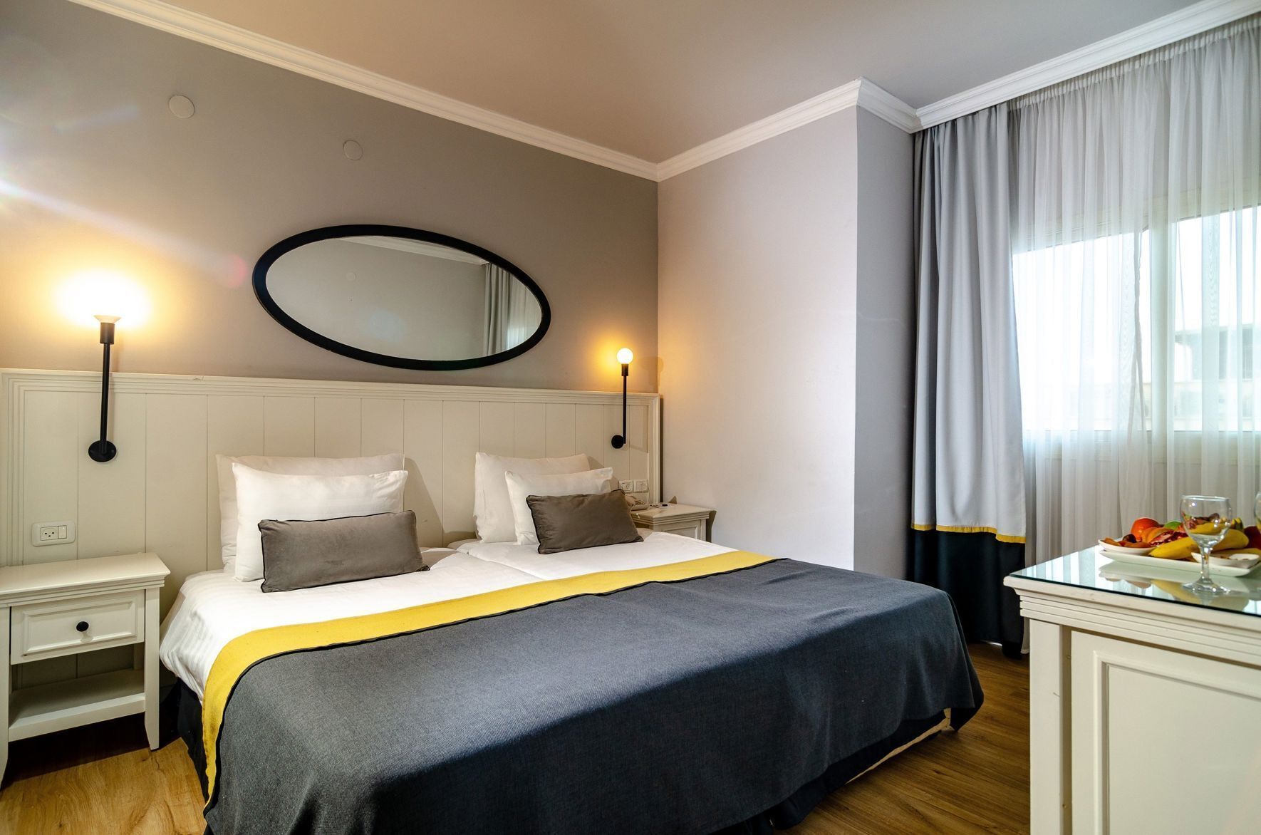 Minibar, caja fuerte, escritorio y wifi gratis