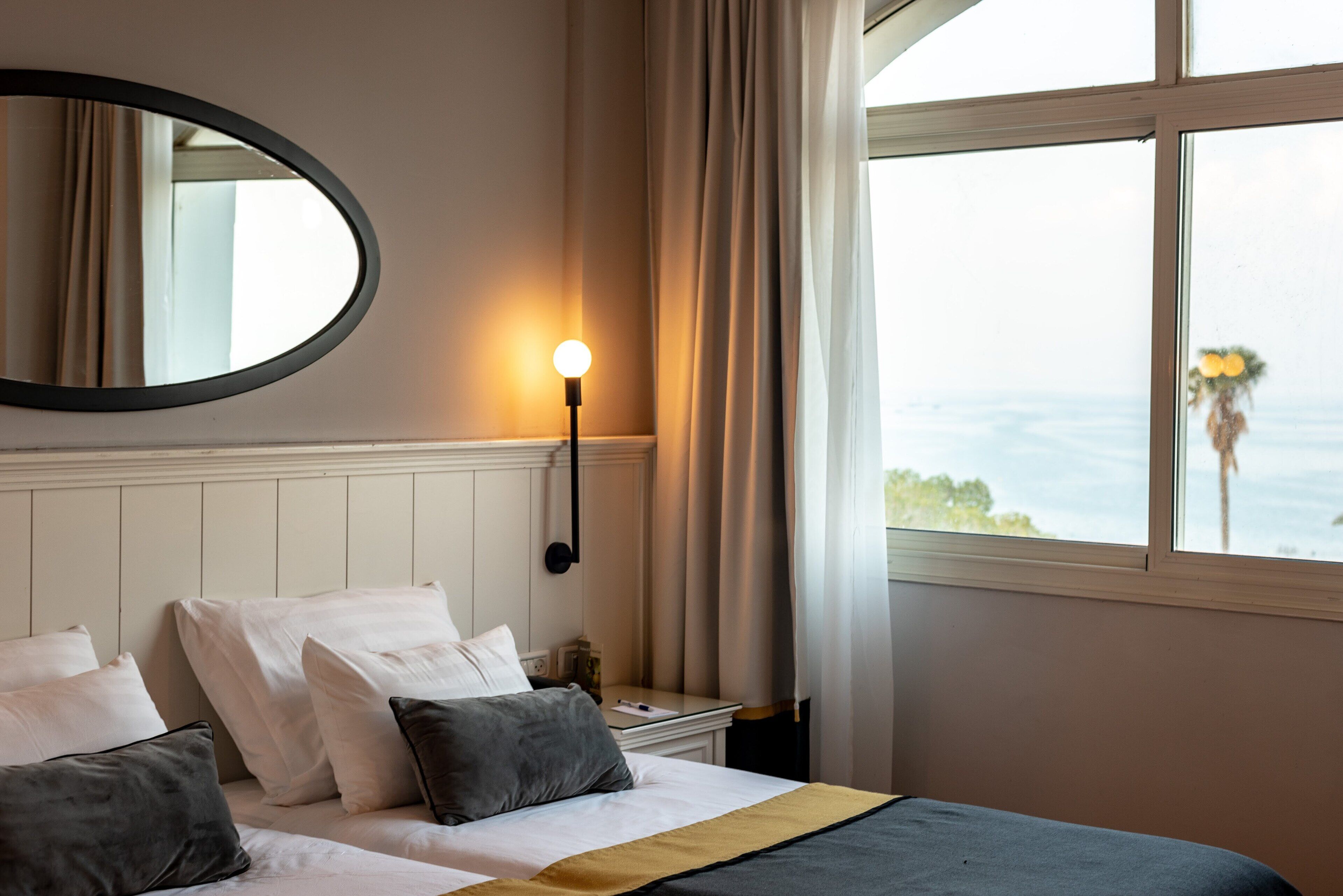 Photo - Royal Plaza Hotel