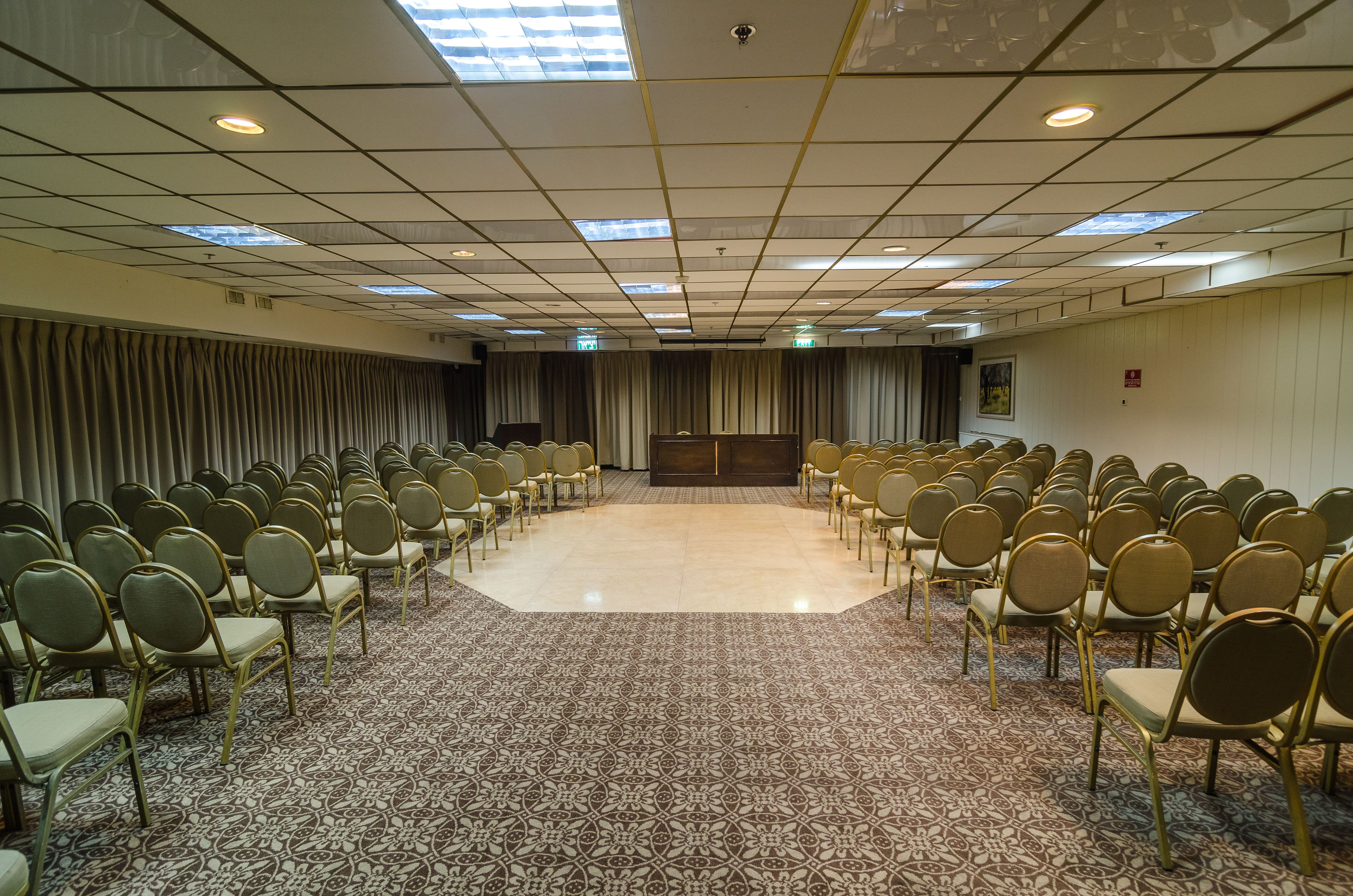 Photo - Royal Plaza Hotel