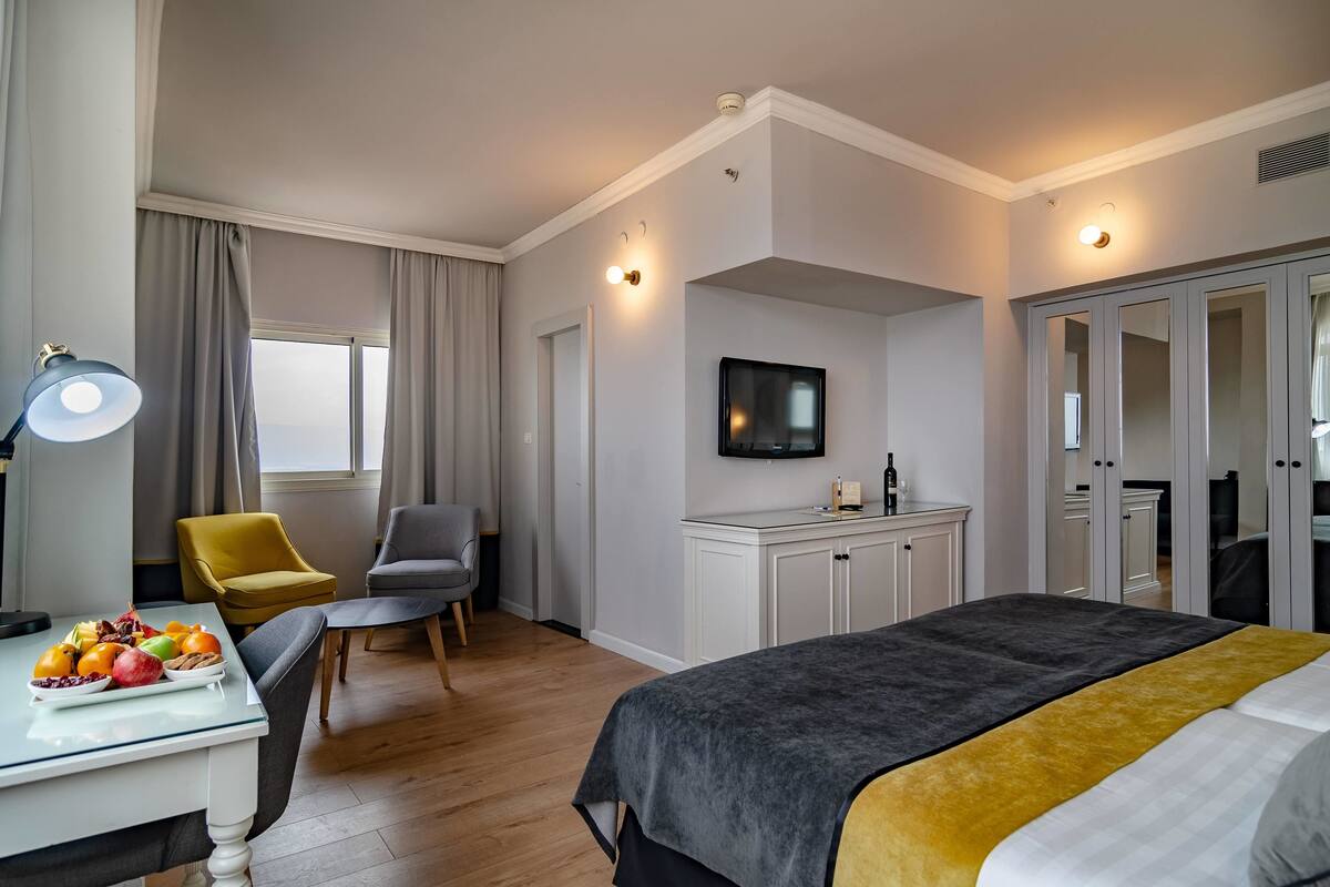 Superior Double or Twin Room, Lake View (Family ) | Minibar, in-room safe, desk, WiFi (free)