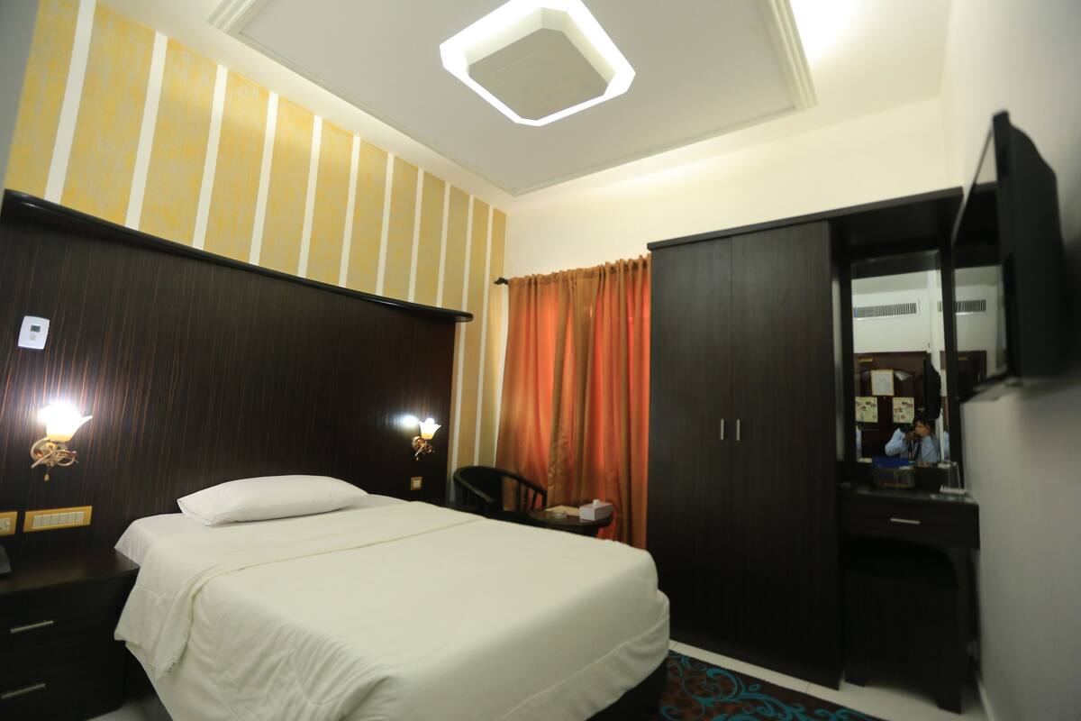 Minibar, desk, iron/ironing board, free WiFi