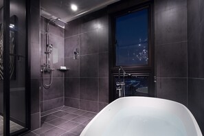 Premium Suite | Bathroom | Hair dryer, bathrobes, slippers, bidet - Hotel Sienna (Paju)