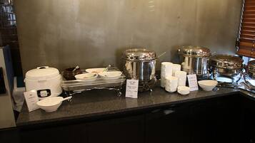 Daily buffet breakfast (KRW 15000.00 per person)