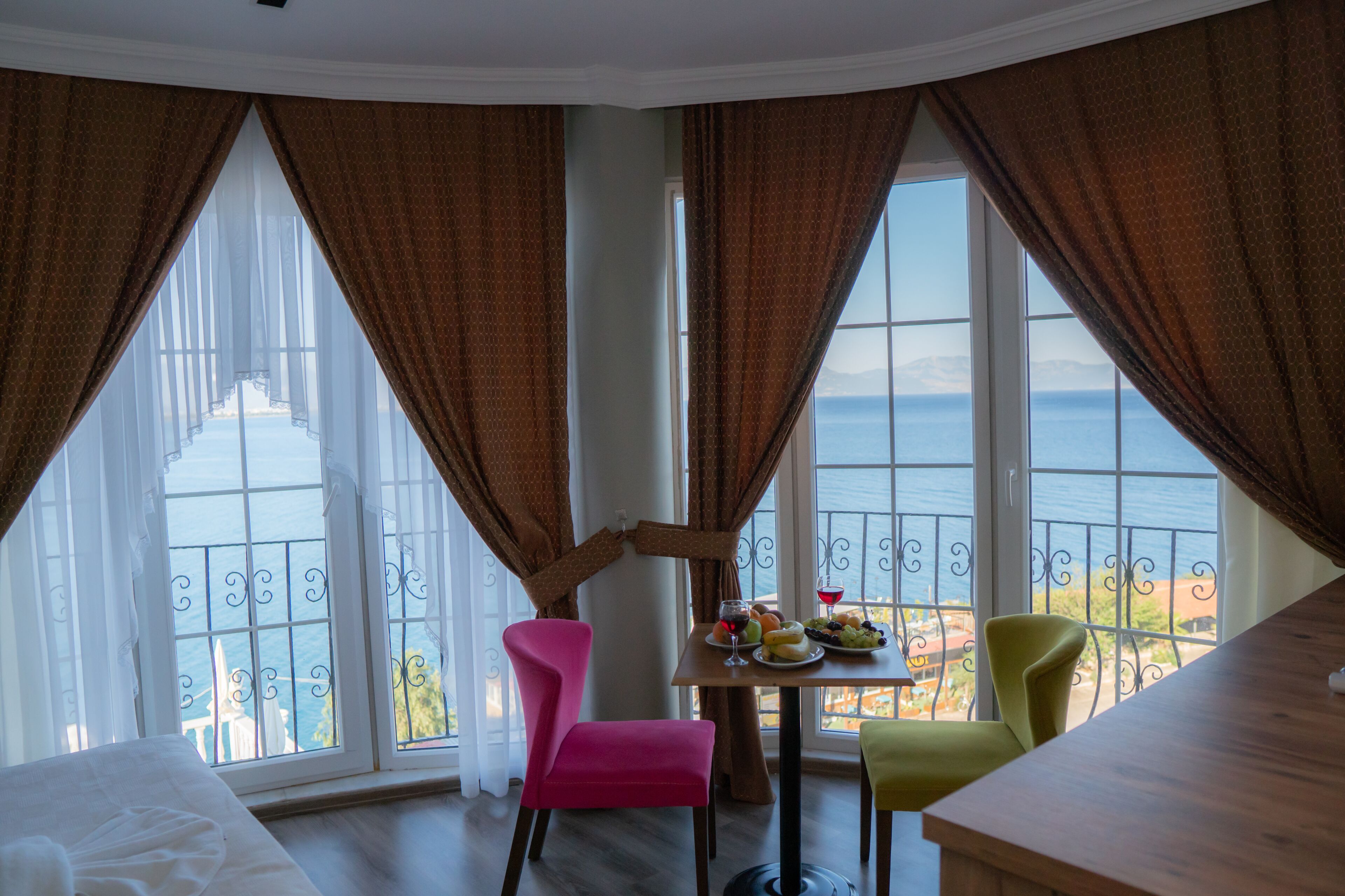 Basic Double or Twin Room, Sea View | Living area | TV