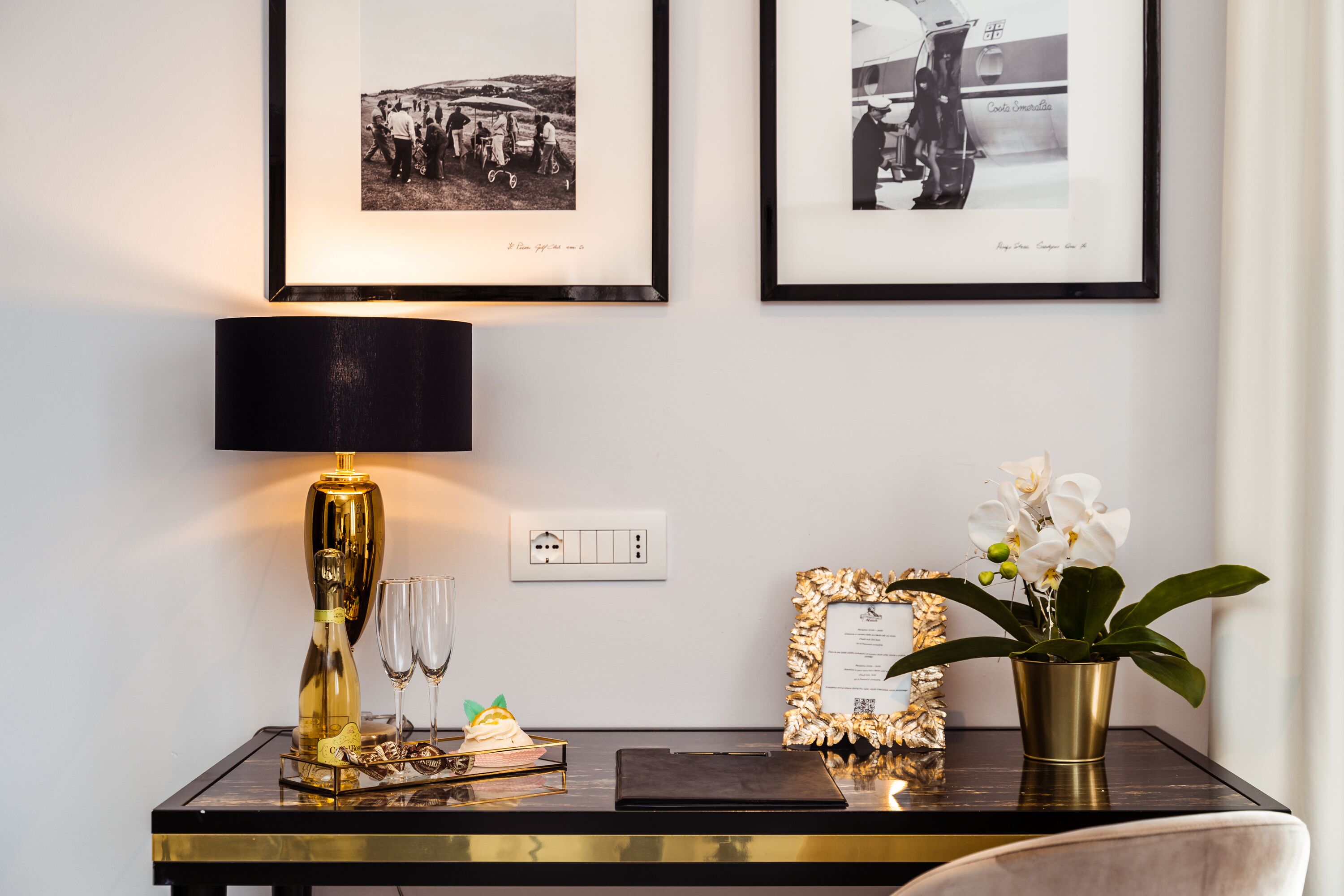 luxury suite, with hot tub and sauna | 1 bedroom, pillow-top beds, minibar, in-room safe