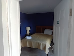 Basic Double Room Single Use, Side View | Roupas de cama premium, camas extras/dobráveis (sobretaxa)