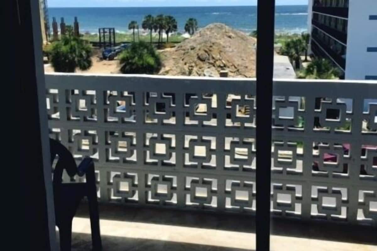 Standard-huone, 2 keskisuurta parisänkyä, keittiö, valtamerinäköala | Parveke