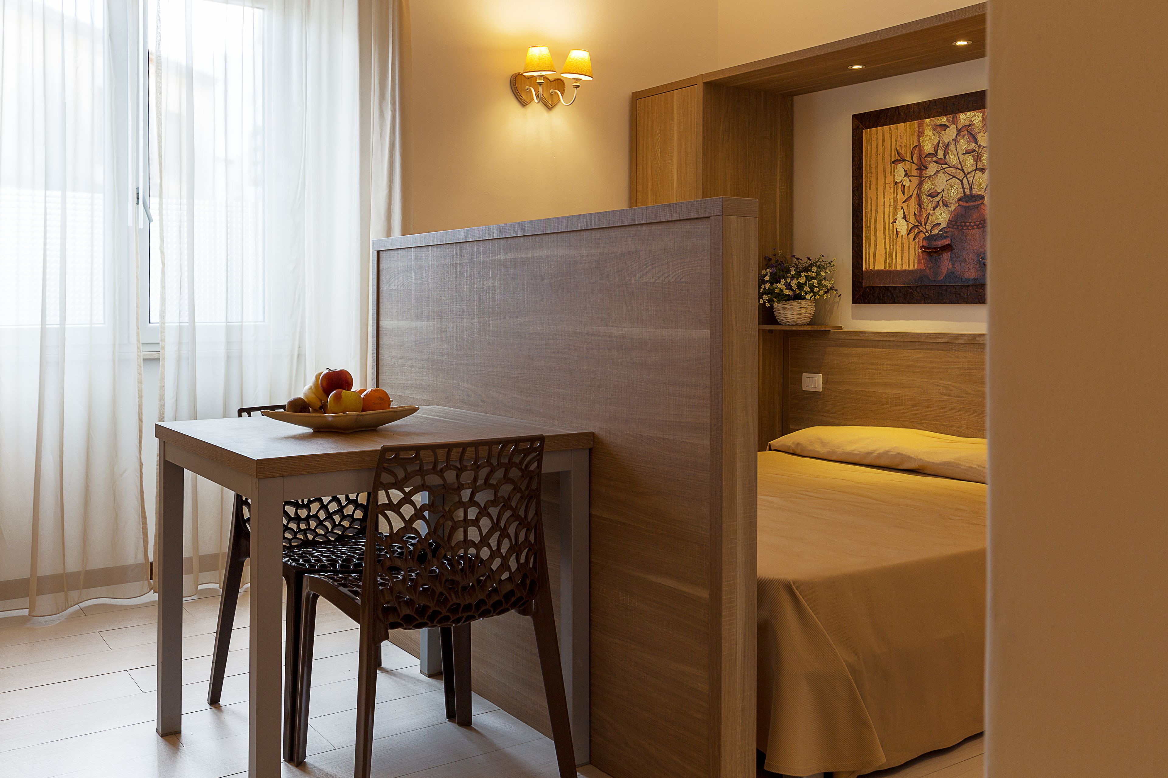 standard studio | desk, soundproofing, cots/infant beds, free wifi