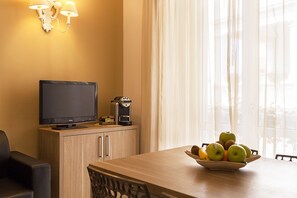 Standard Apartment, 2 Bedrooms | Coffee and/or coffee maker