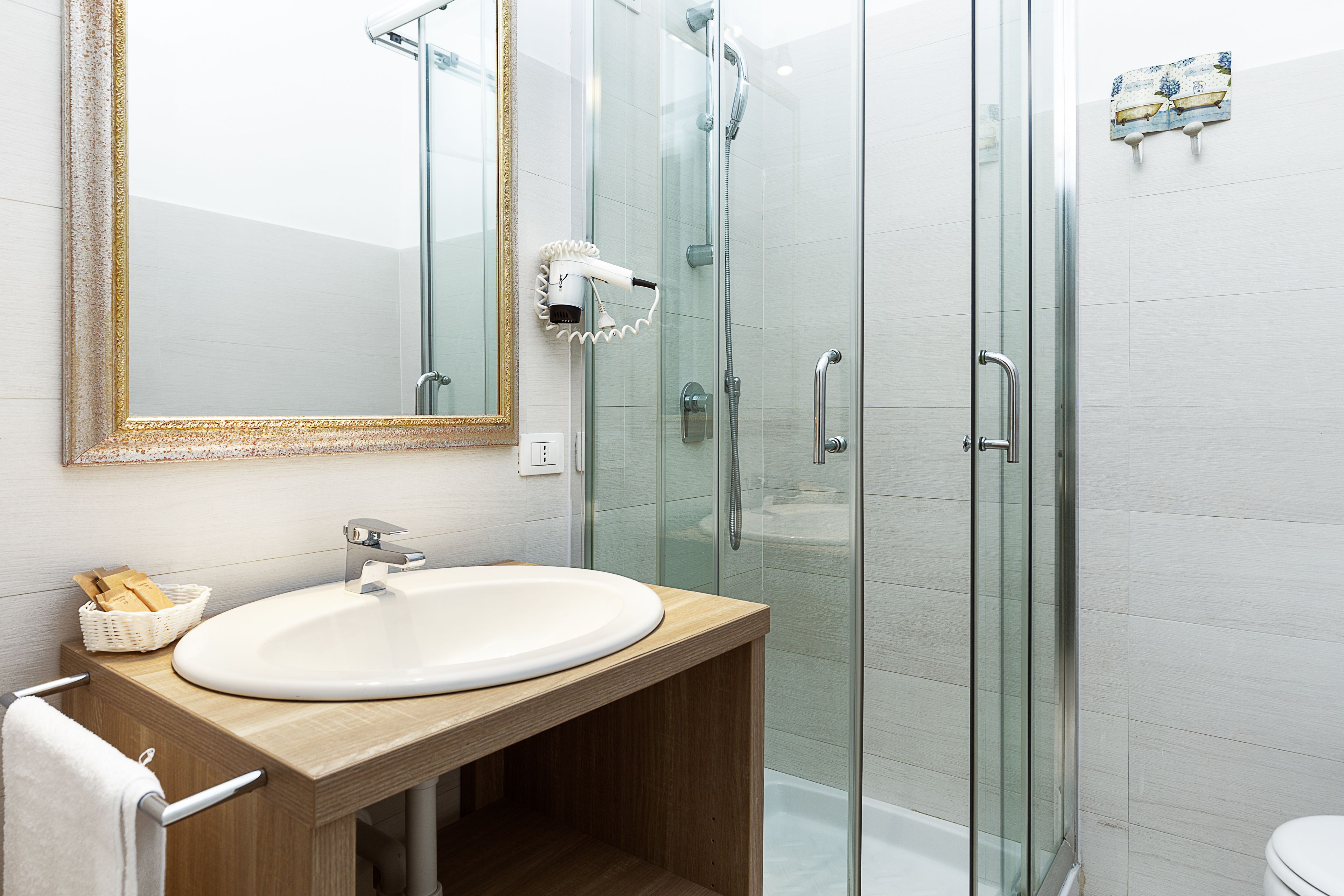 standard studio | bathroom | shower, hair dryer, bidet, towels