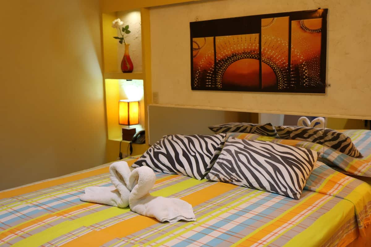 Kamar Double (With Air Conditioning) | Kedap suara, setrika/meja setrika, Wi-Fi gratis, dan seprai linen