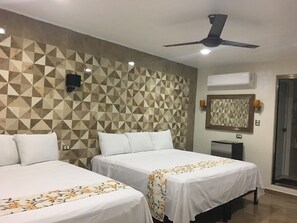 Phòng Suite | Bộ đồ giường cao cấp, nệm có lớp đệm bông, két bảo mật tại phòng