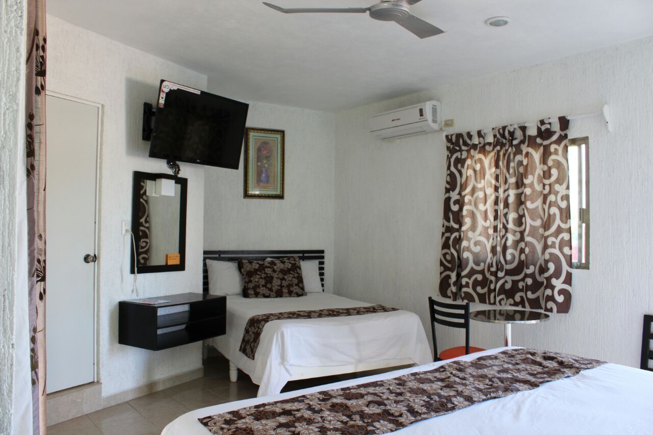 Bộ đồ giường cao cấp, nệm có lớp đệm bông, két bảo mật tại phòng 