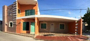 Mặt tiền nơi lưu trú