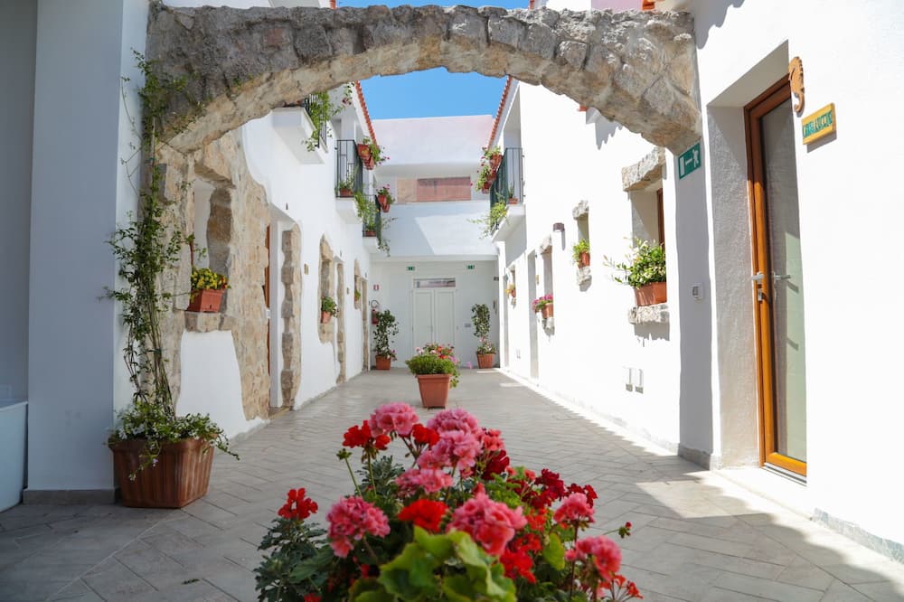 Domus Olbia Inn - Aratena