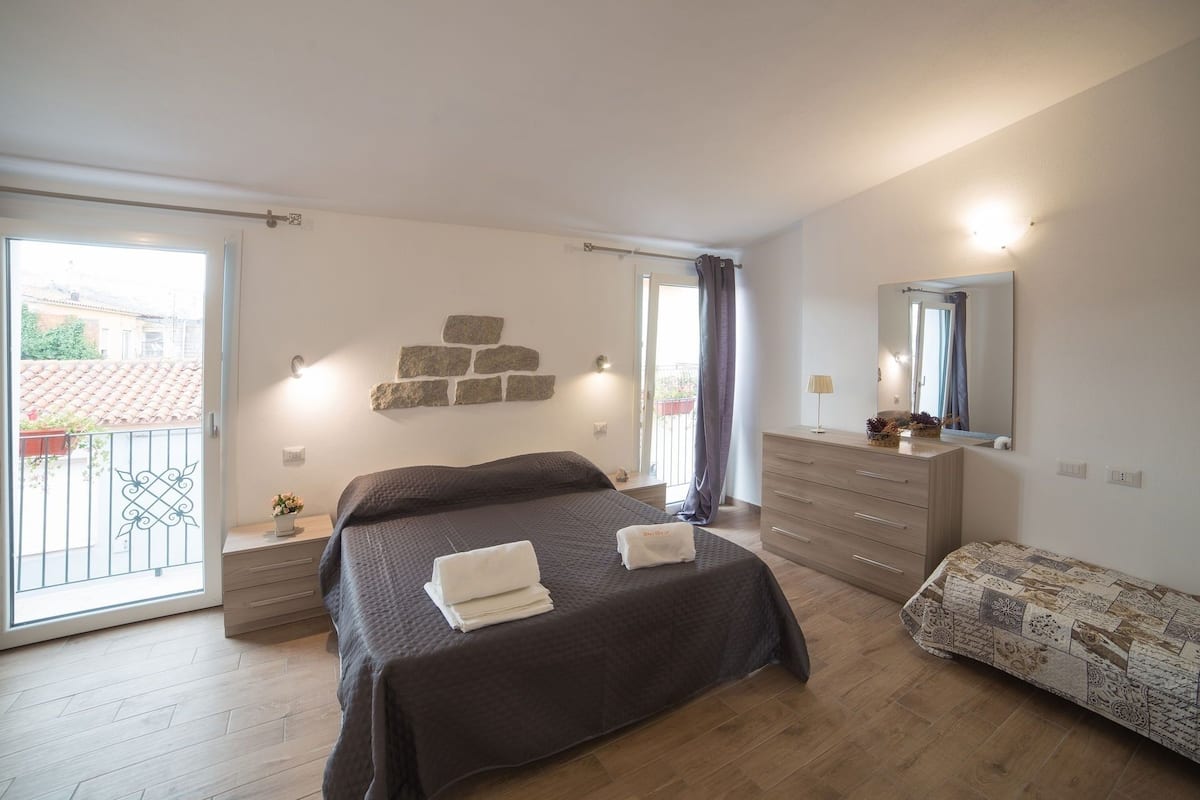 1 bedroom, in-room safe, blackout drapes, soundproofing