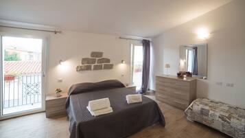 Apartamento conforto, 1 quarto | 1 quarto, cofres nos quartos, individualmente decorados