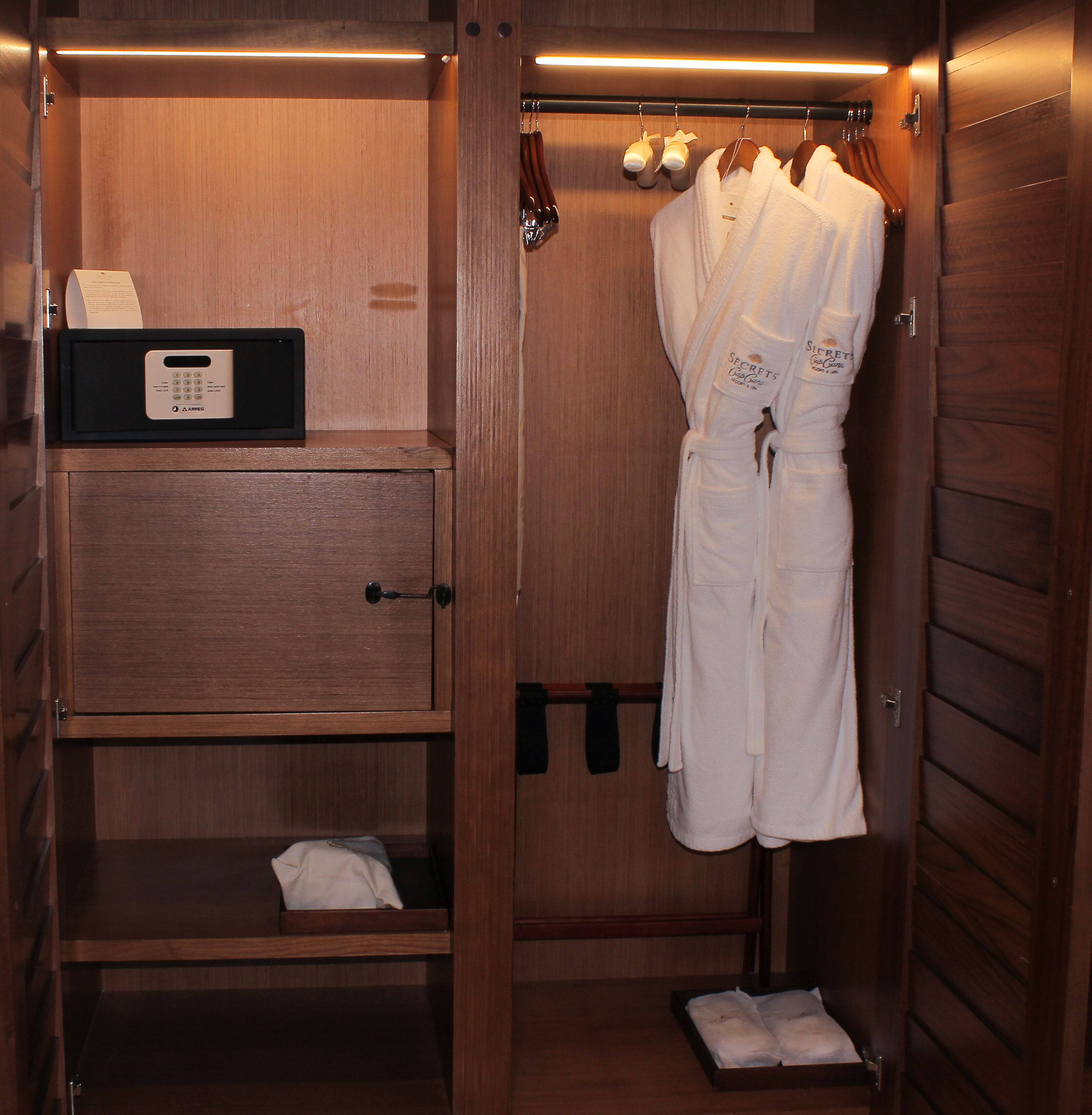 Premium bedding, free minibar, in-room safe, desk