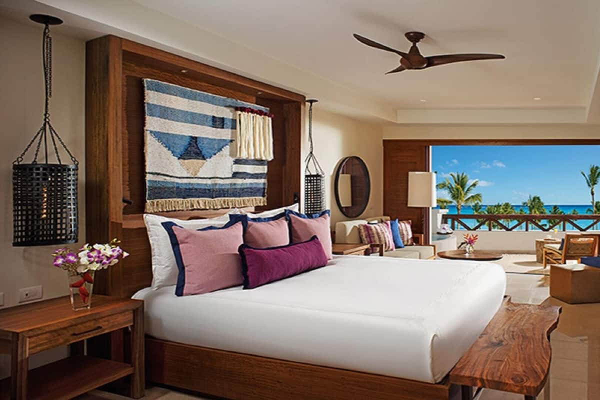 1 bedroom, premium bedding, free minibar, in-room safe