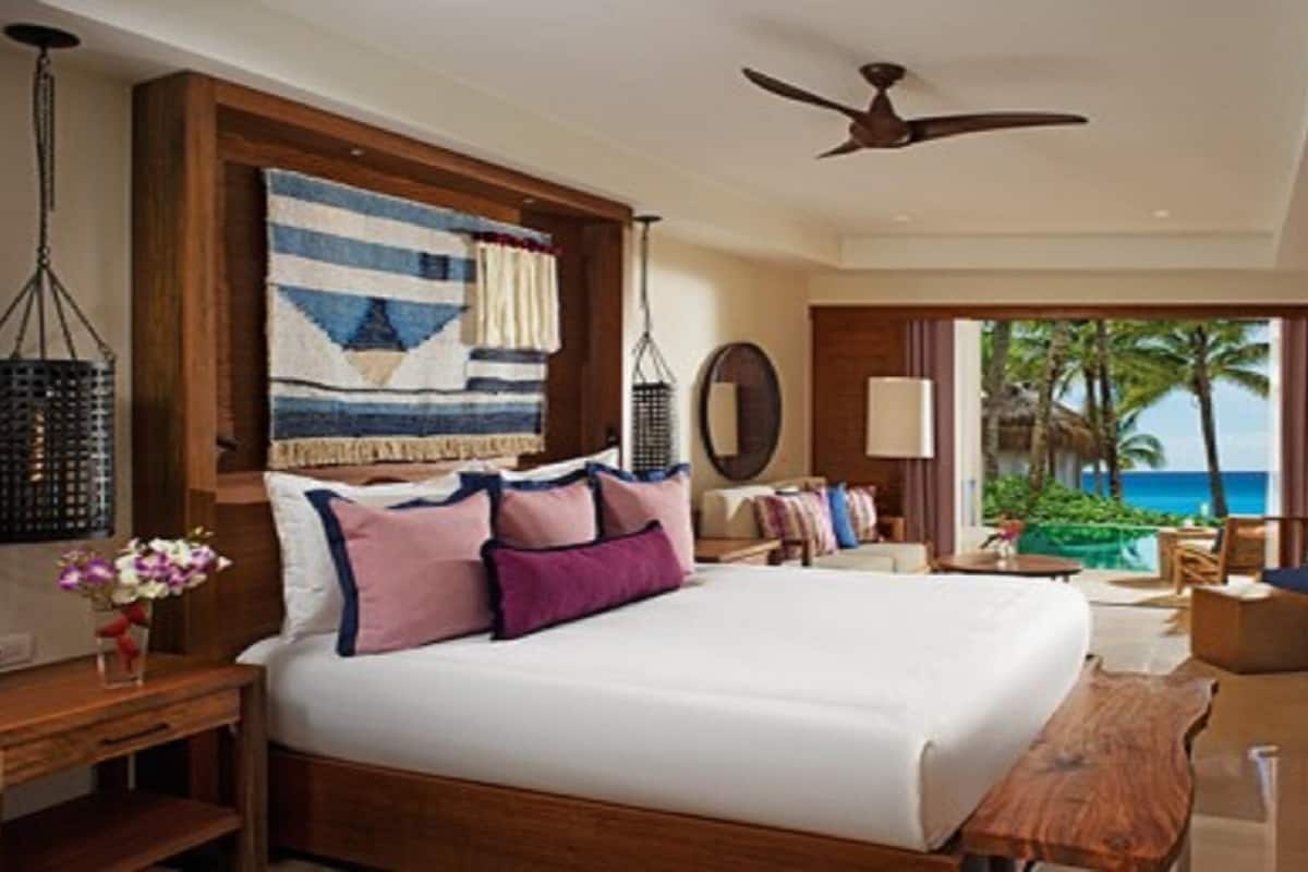 1 bedroom, premium bedding, free minibar, in-room safe