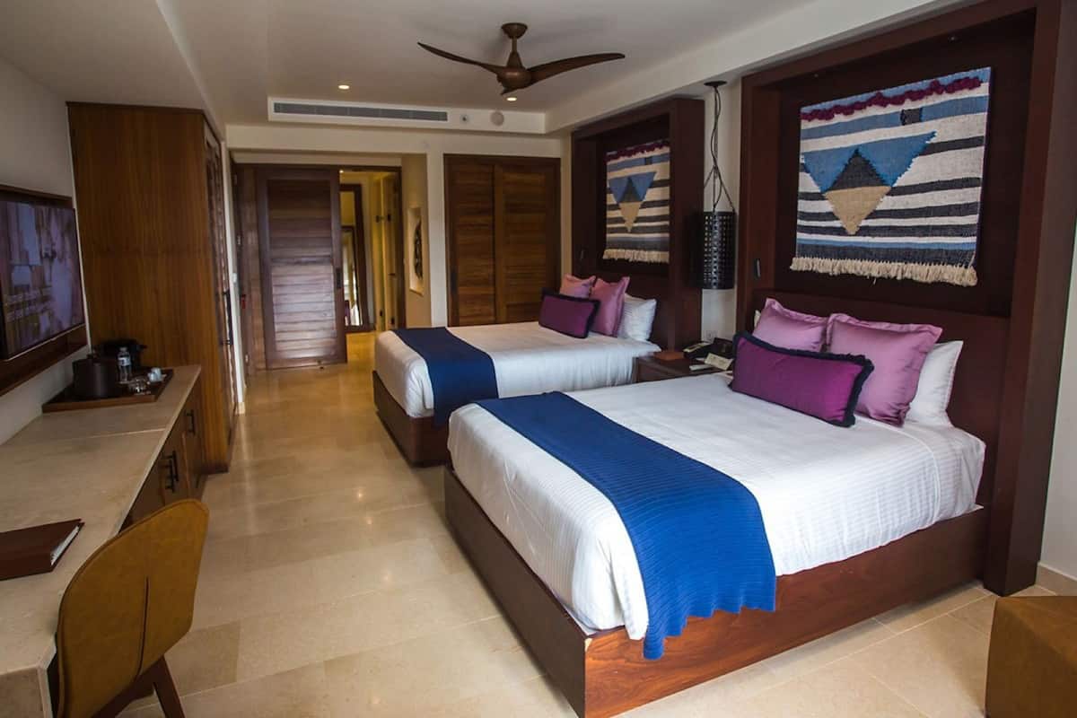 Premium bedding, minibar (free items), in-room safe, desk