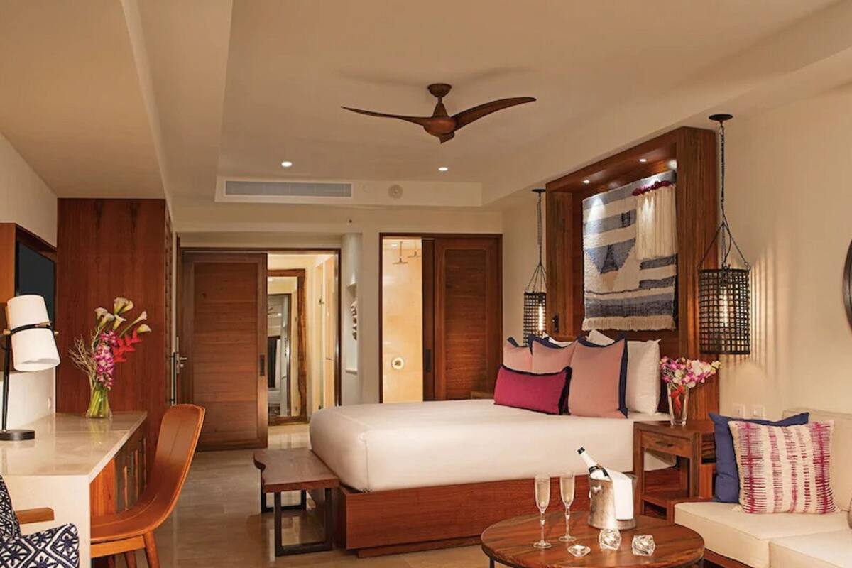 Premium bedding, minibar (free items), in-room safe, desk