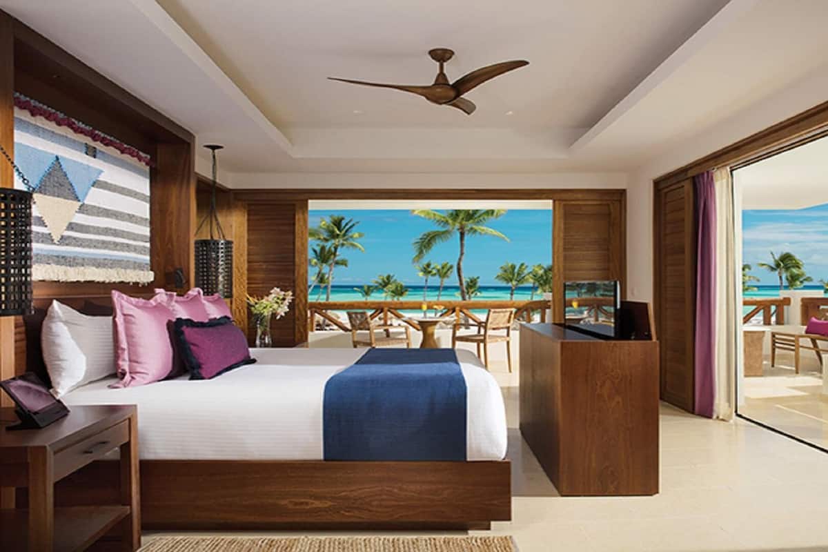 1 bedroom, premium bedding, free minibar, in-room safe