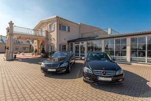 المنشأة من الخارج