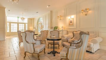 Sala de estar en el lobby
