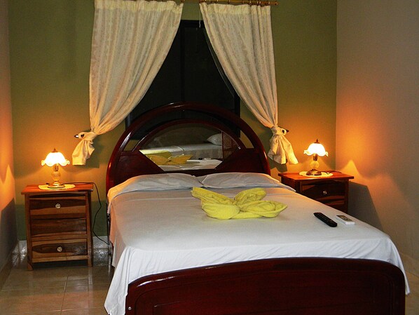 مكواة/لوح كي وأسرّة قابلة للطي وواي فاي مجانًا وملاءات أسرّة