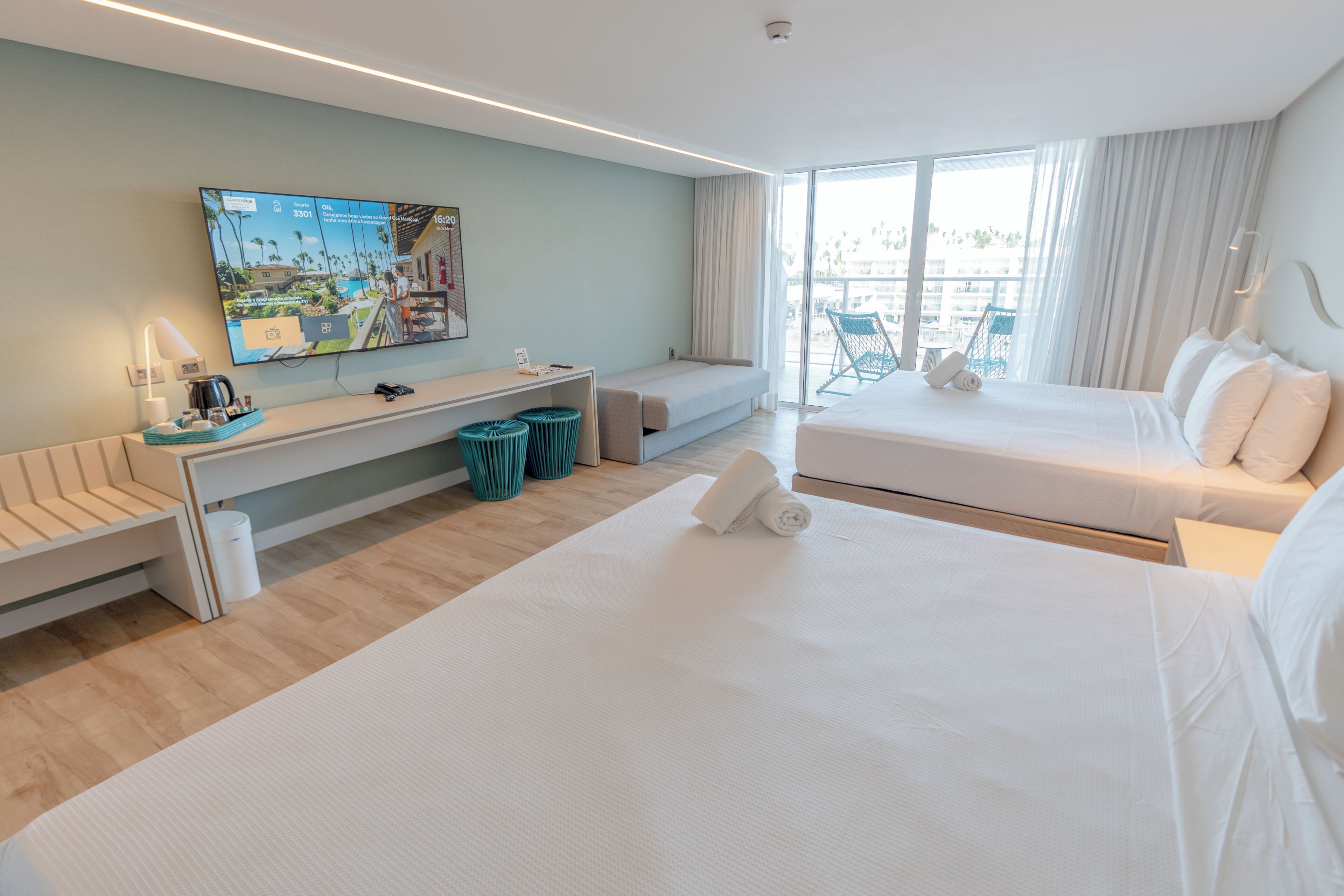 Deluxe Room | Minibar, in-room safe, free WiFi, bed sheets