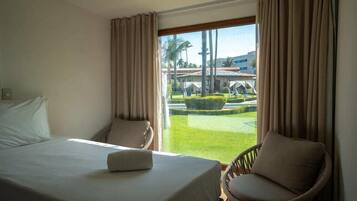 Bungalow Triplo | Minibar, in-room safe, free WiFi, bed sheets