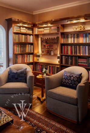 Library - Wickwood Inn (Saugatuck)
