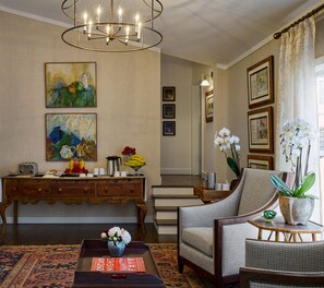 Free daily full breakfast 