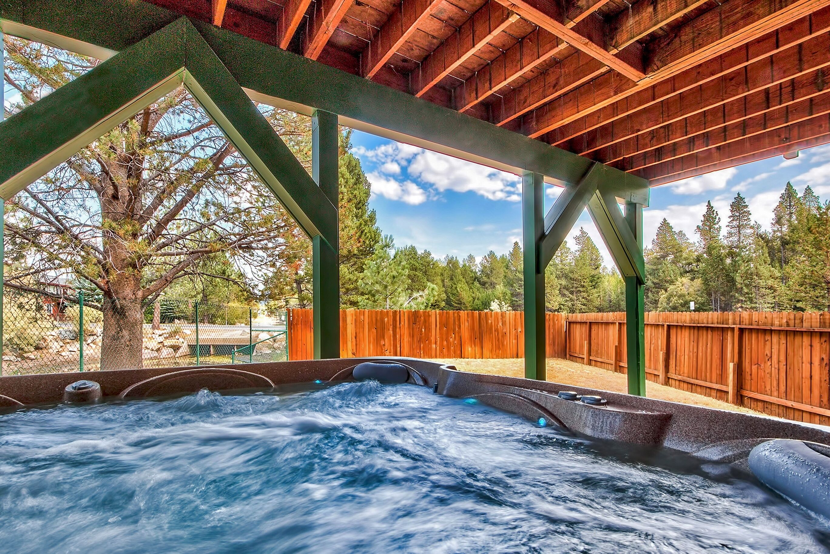 House, 4 Bedrooms | Outdoor spa tub