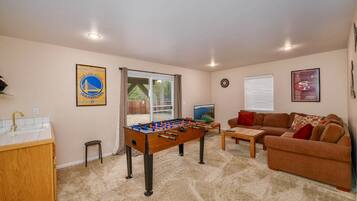 Casa, 4 quartos | Área de estar