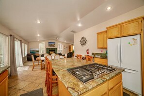 Casa, 4 habitaciones | Cocina privada