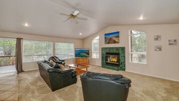 Casa, 4 quartos | Área de estar