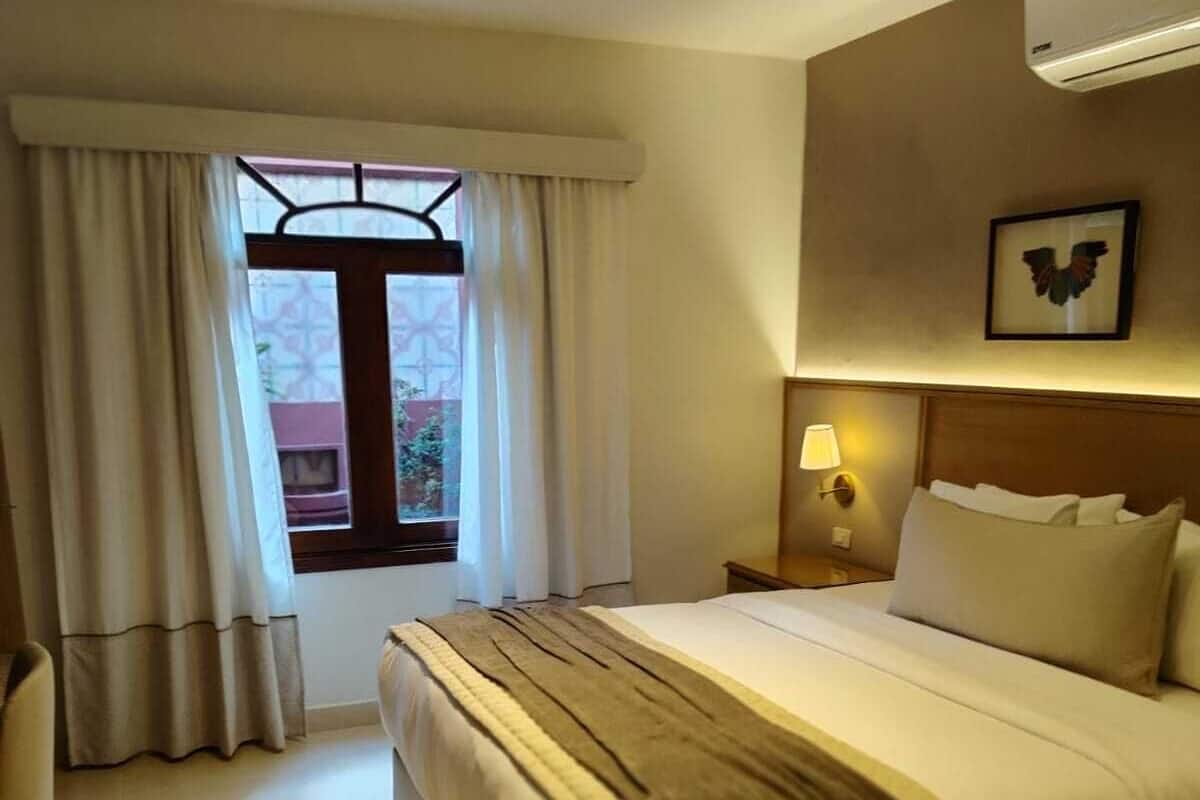 Chambre Classique, 1 trĂšs grand lit