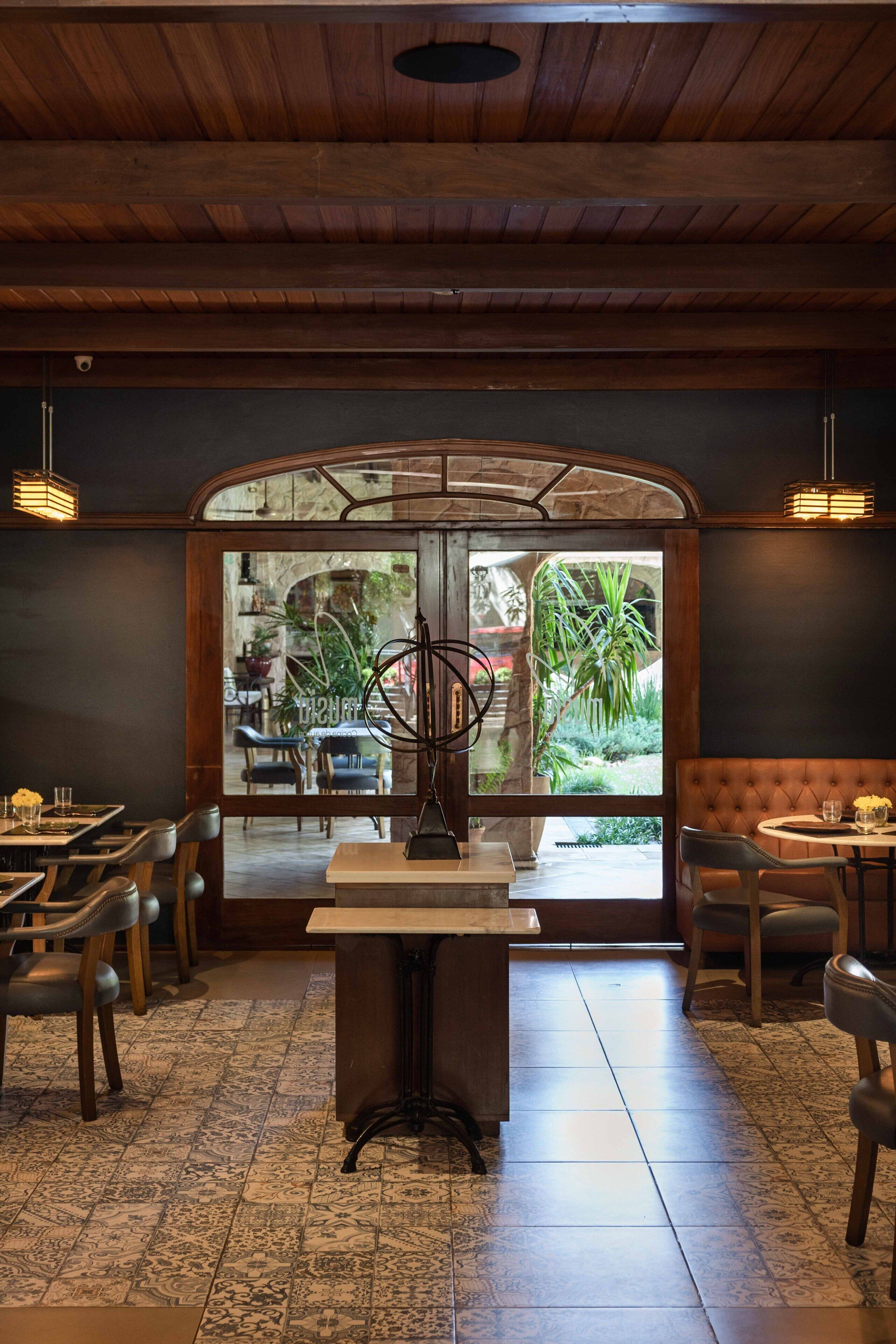 Breakfast, lunch and dinner served