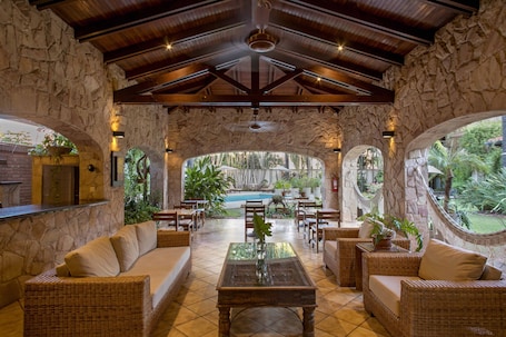 Lobby sitting area. Las Lomas Casa Hotel