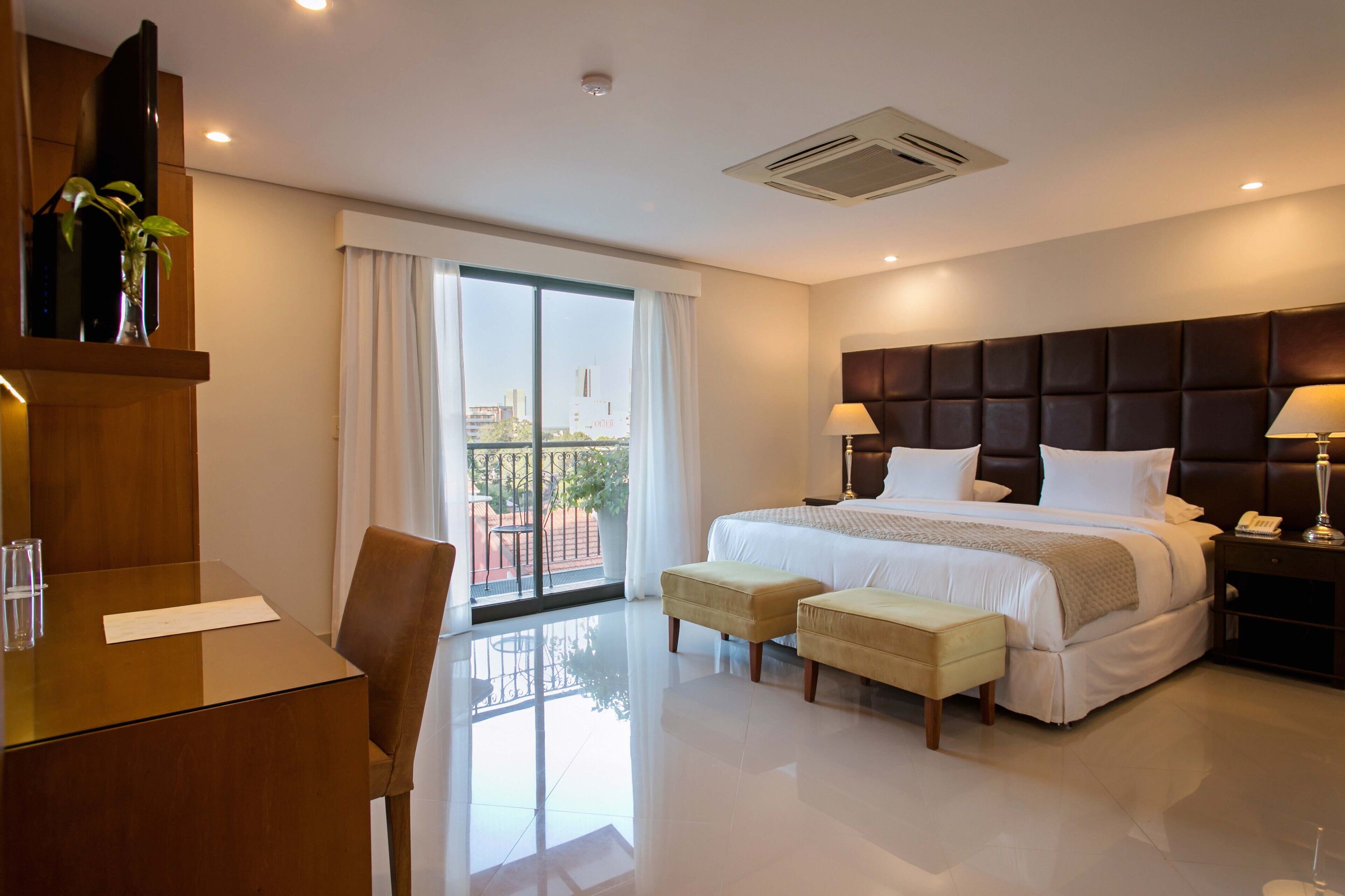 executive room, 1 king bed, balcony | 1 bedroom, premium bedding, free minibar items, in-room safe