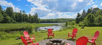 Quiet Bay: Lakeside Escape